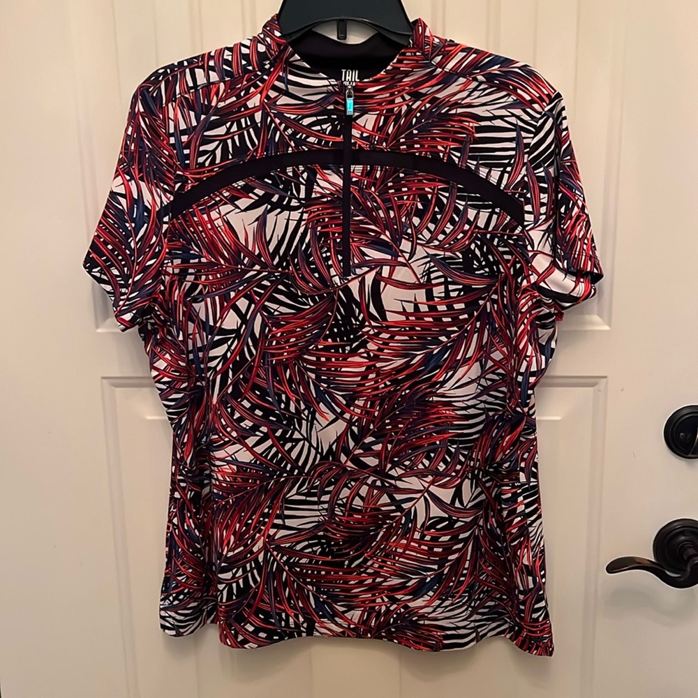 Tail short sleeve golf shirt.quarter zip, mock color. Like new size Xl